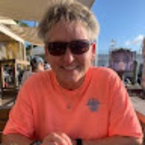 Profile Picture of Rhonda Auman (@payforplay15) on Poshmark