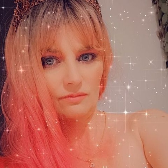 Profile Picture of Sara Spearpoint (@saraspearpoint) on Poshmark