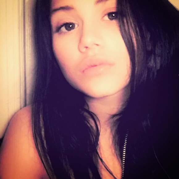 Julian tate Schnell - Poshmark Profile Picture of Julian tate Schnell (@vibzeenlove) on Poshmark