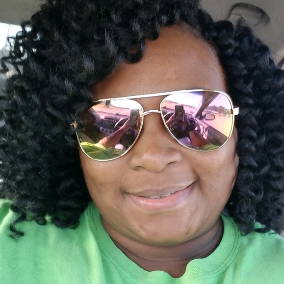 Profile Picture of Alys Cockerham (@mookey84) on Poshmark