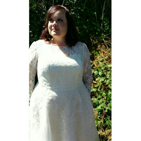 Profile Picture of Naomi Hansen (@misseshansen) on Poshmark