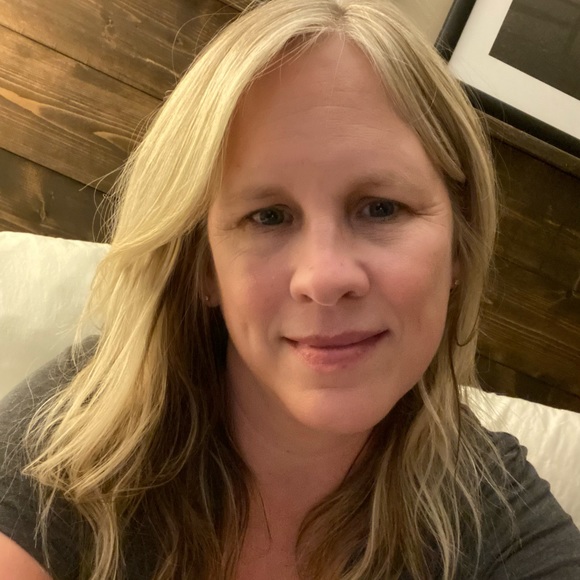 Profile Picture of Erika Hackley (@ehack33) on Poshmark