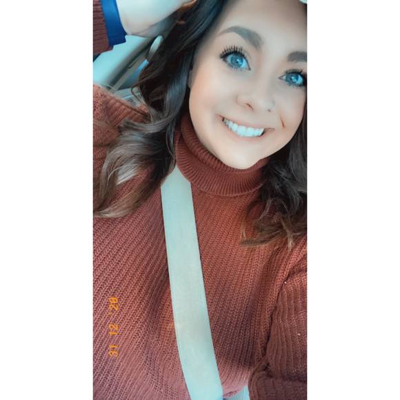 Profile Picture of Stormie Mizzell (@stormiemizzell) on Poshmark
