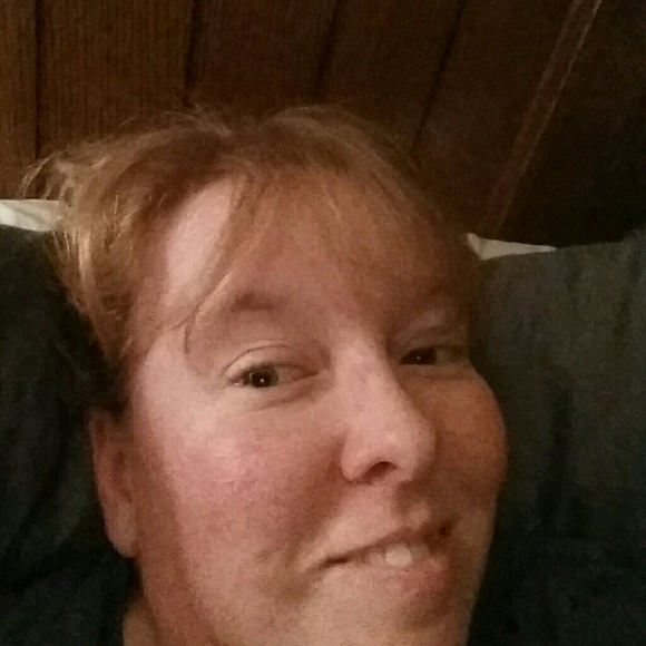 Profile Picture of Amanda Wojciechowski (@m2wojo) on Poshmark