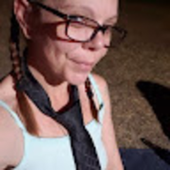 Profile Picture of Krystal Schneider (@krystalschne868) on Poshmark