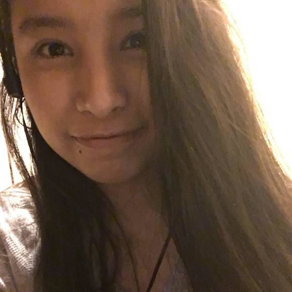 Profile Picture of Mariela Vanegas (@mimisolis888) on Poshmark