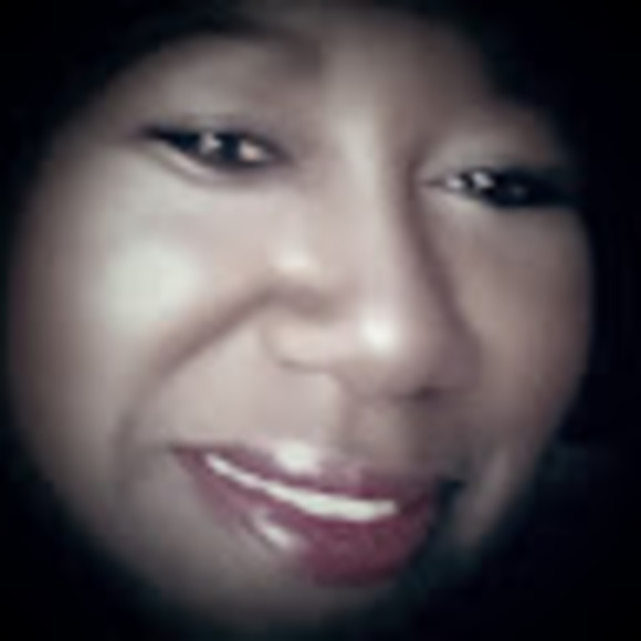Profile Picture of Diisa Hejka (@diisahejka) on Poshmark