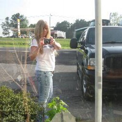 Profile Picture of Tonya (@tonyabounds) on Twitter