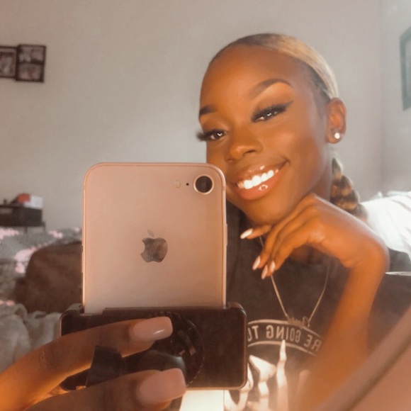 Profile Picture of Crystal Walker (@bluuscloset) on Poshmark