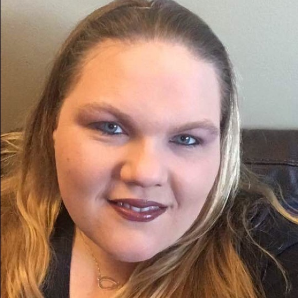 Profile Picture of Gidget Reppenhagen (@gidgetm82) on Poshmark