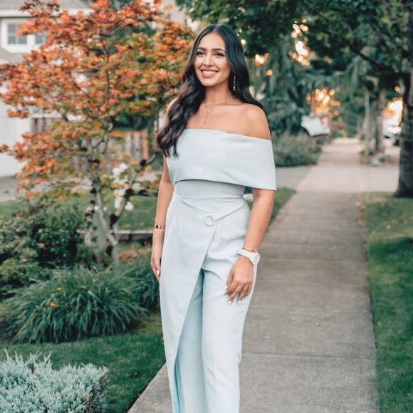 Profile Picture of Nadine Saker (@nadine_saker) on Poshmark