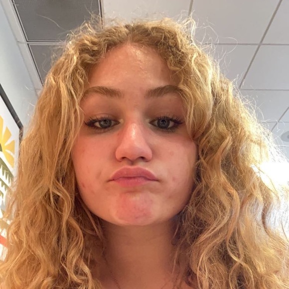 Profile Picture of Victoria Crunkilton (@vicac519) on Poshmark