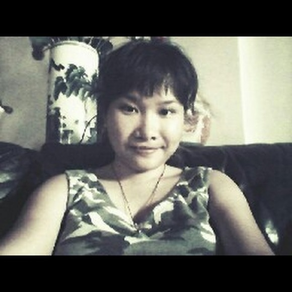 Profile Picture of Queen Huang (@queenkai3uymn39) on Poshmark