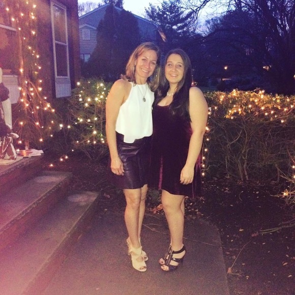 Profile Picture of Kellie Weiss (@party05) on Poshmark