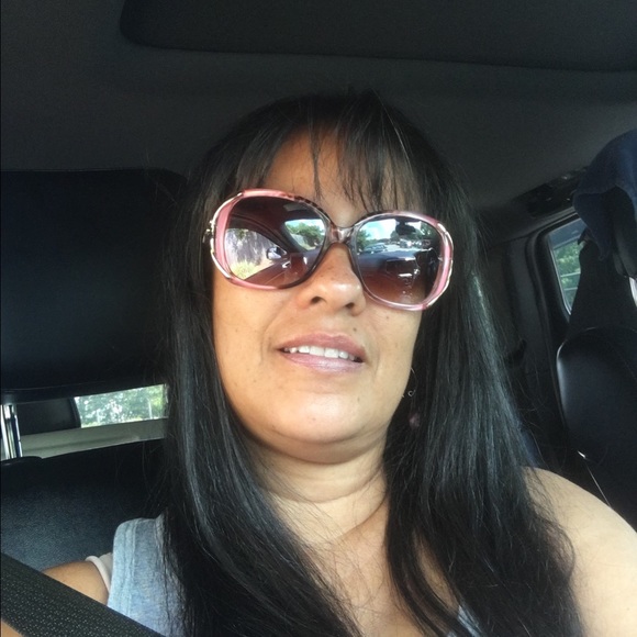 Profile Picture of Josephine Fryar (@yoceeoh) on Poshmark