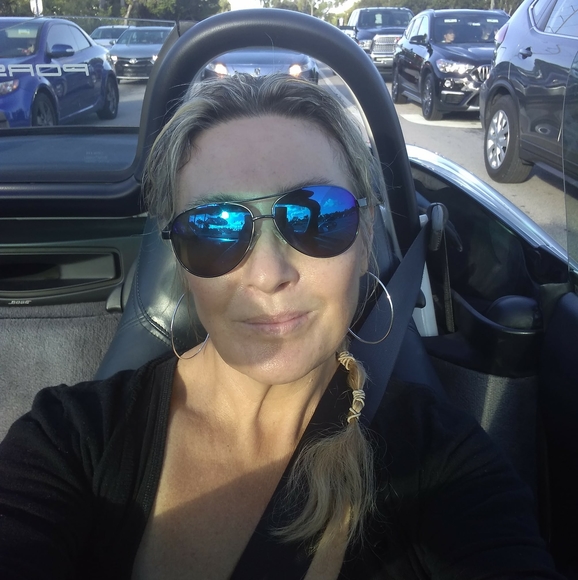 Karen Tscherner - Poshmark Profile Picture of Karen Tscherner (@jeepgirl822) on Poshmark