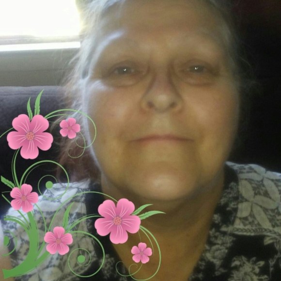 Profile Picture of Beth Triebess (@bethtriebess) on Poshmark