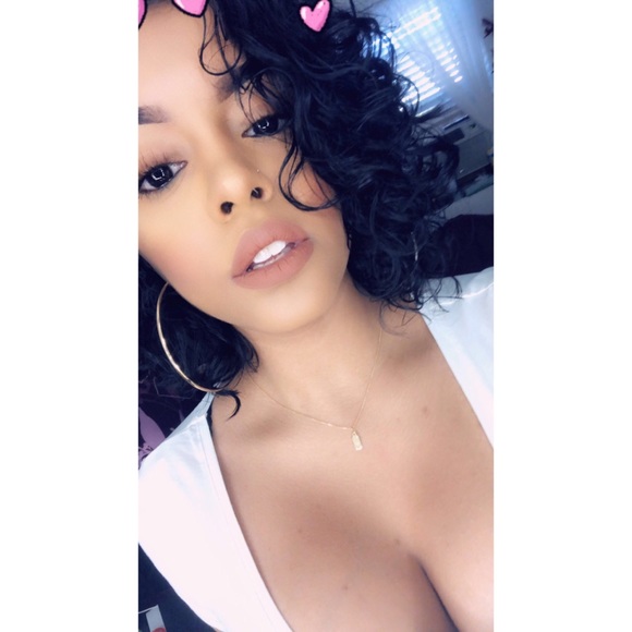 Profile Picture of Jessie Cruz (@jessiec_xo) on Poshmark