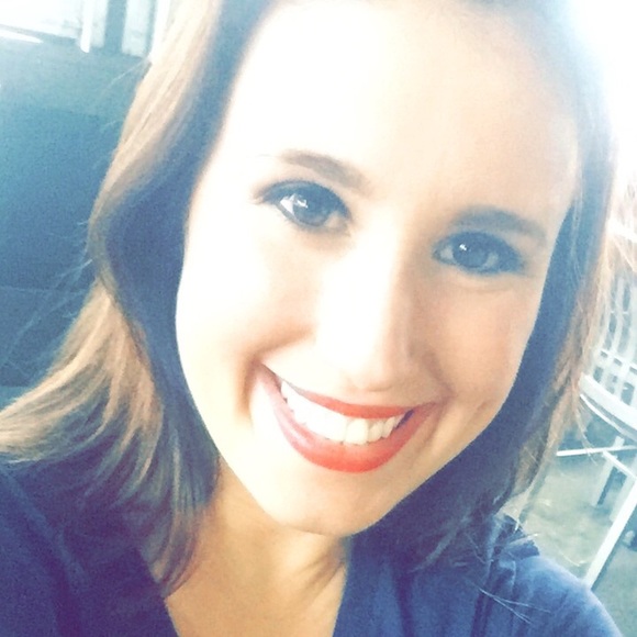 Profile Picture of Tricia Jowell (@triciajowell) on Poshmark