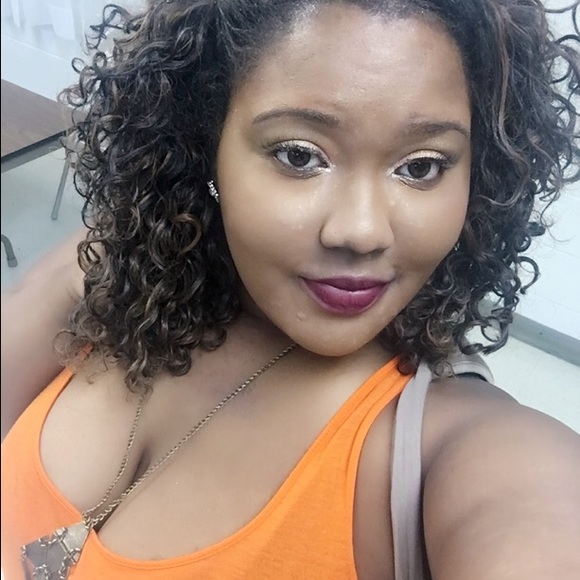 Profile Picture of Alexus Jackson (@ajackson1994) on Poshmark