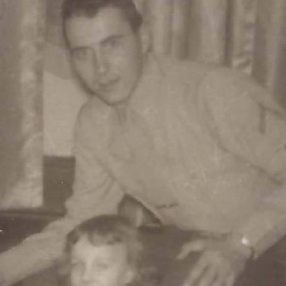 Profile Picture of Joe Cavalari (@jcavala418) on Poshmark