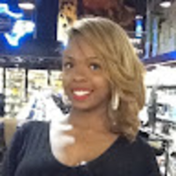 Profile Picture of Dowanna Battiest (@iamhoneysweet) on Poshmark