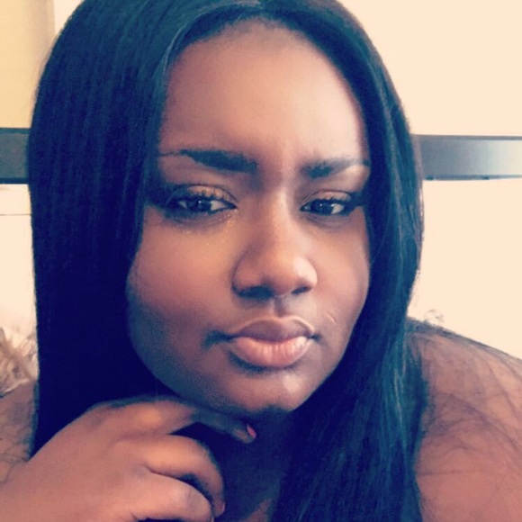 Profile Picture of Rayonnia Sparks (@sarimom21) on Poshmark