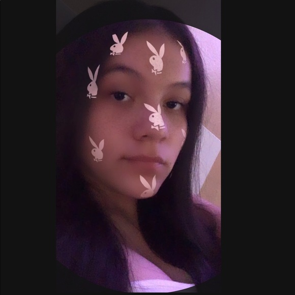 Profile Picture of Crystal Cordova (@ailedcrys) on Poshmark