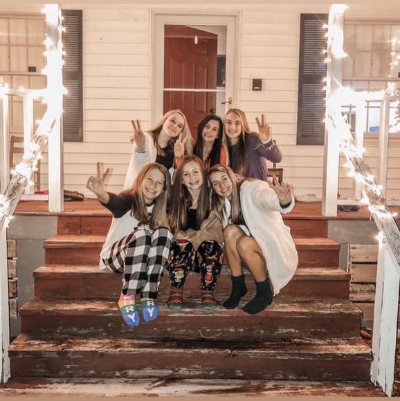 Profile Picture of Haylee Chapman (@hayleechapma428) on Poshmark