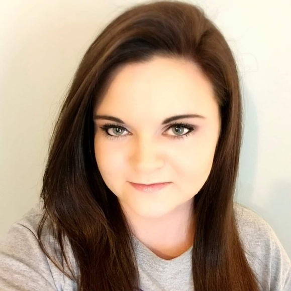 Profile Picture of Emily Stutts (@emilys117) on Poshmark