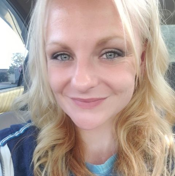 Profile Picture of Danielle Rook (@d_rook) on Poshmark