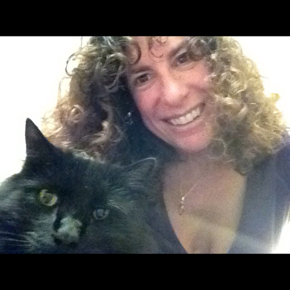 Profile Picture of Emily Kellagher (@ekellagher) on Poshmark