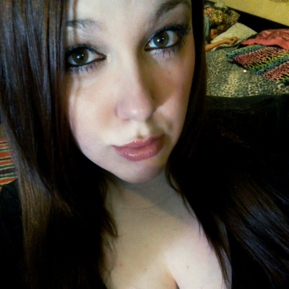 Profile Picture of Rachael Radermacher (@rmarie790) on Poshmark