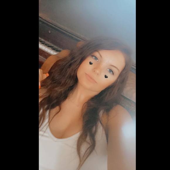 Profile Picture of Alyssa Dowers (@alyssadowers) on Poshmark