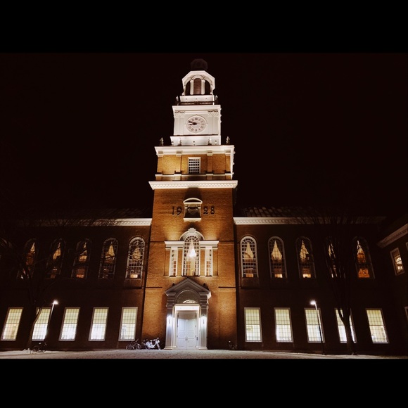 Profile Picture of Will Glovsky (@wglovsky27) on Poshmark