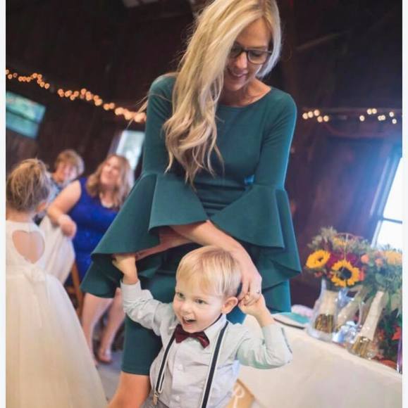 Profile Picture of Lindsay Benninger (@petunia4282) on Poshmark