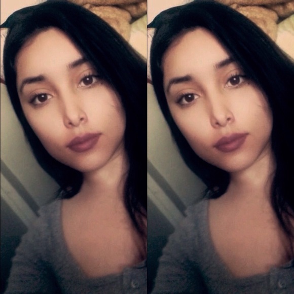 Profile Picture of Angela Cabreta (@angelacabreraa) on Poshmark