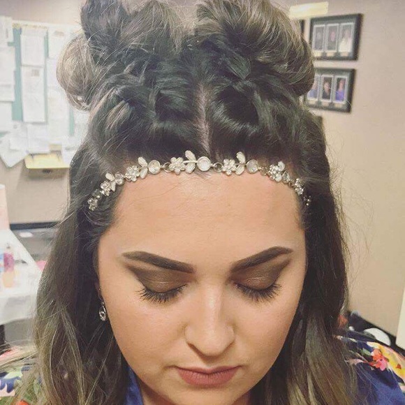 Profile Picture of Kayla Sweaney (@kaylabee99) on Poshmark