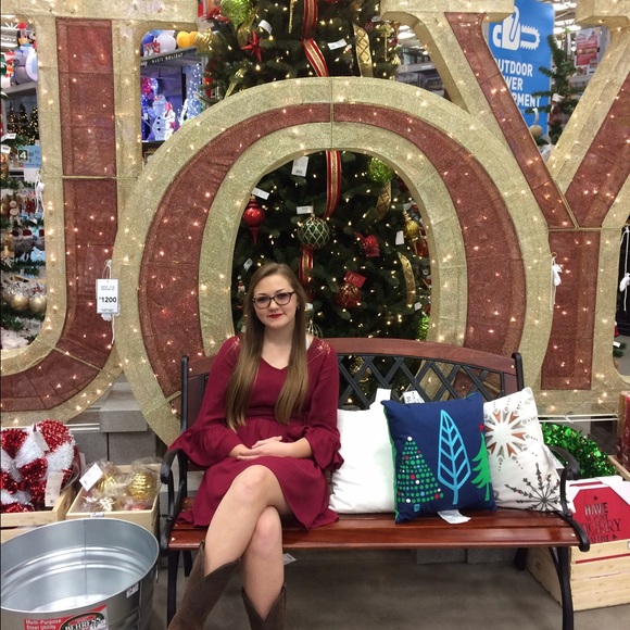 Profile Picture of Lashanna Sivley (@channa6598) on Poshmark