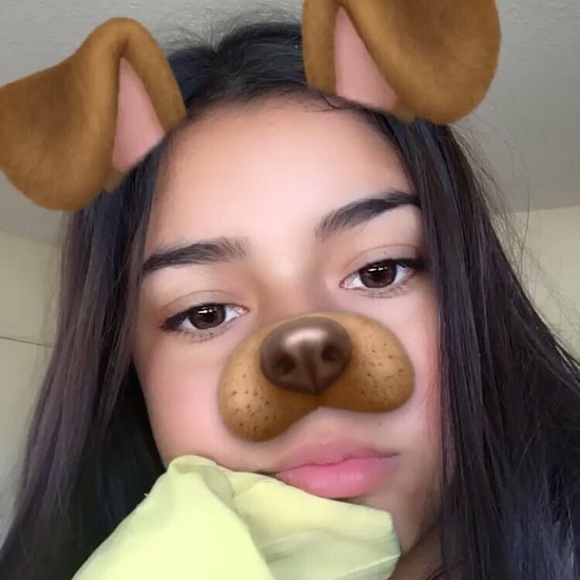 Profile Picture of Vianney Garcia (@_vianneygarcia_) on Poshmark