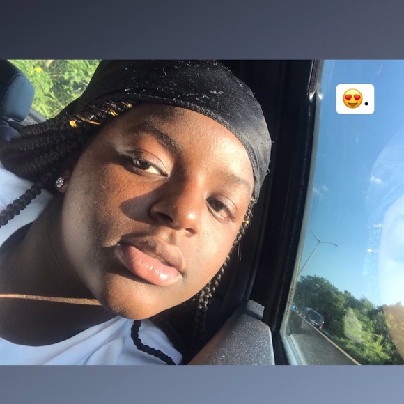 Profile Picture of Verneeesquaaad Verneeesquaaad (@ingridc548) on Poshmark