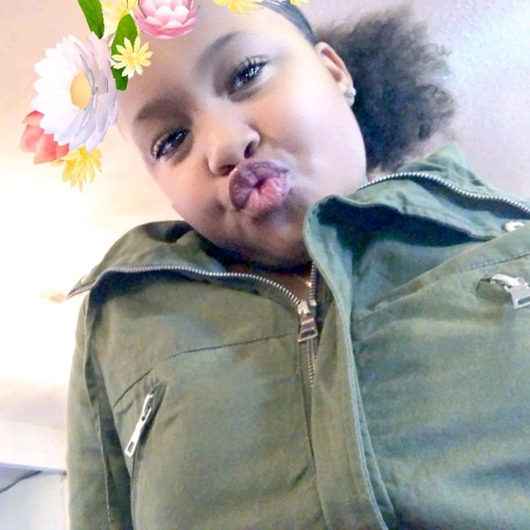 Profile Picture of Daisa Indalecio (@daisbabyy) on Poshmark