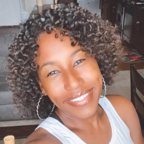 Profile Picture of Aja Alexander (@msaja2015) on Poshmark