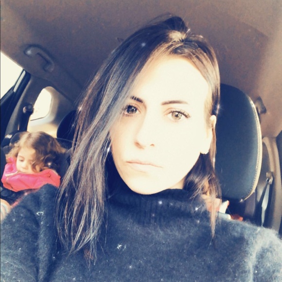 Profile Picture of Sarah Nicolaides (@smancuso44) on Poshmark
