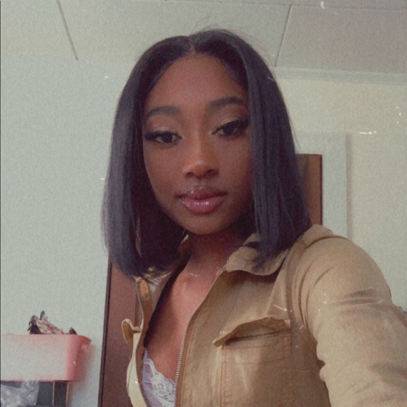 Profile Picture of Cheletha Green (@chelethagreen) on Poshmark