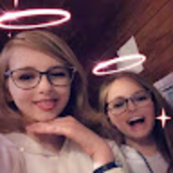 Profile Picture of Lilyandabi Hirschman (@lilyandabih) on Poshmark