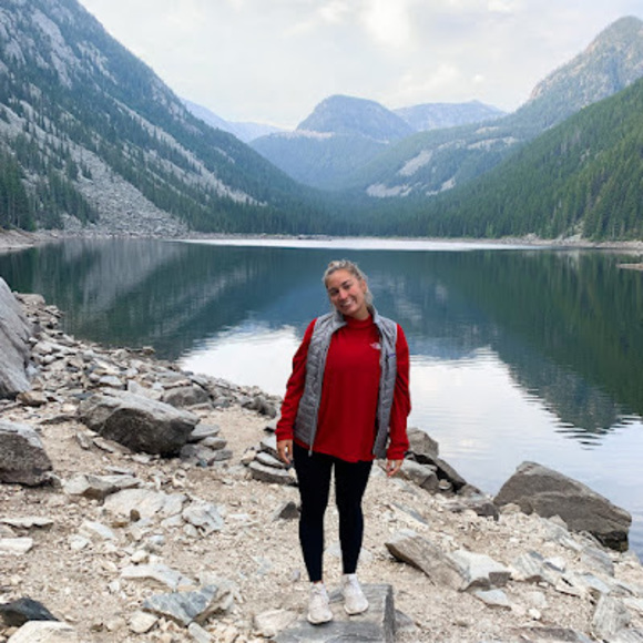 Profile Picture of Mackenzie Winters (@mackenziewin174) on Poshmark