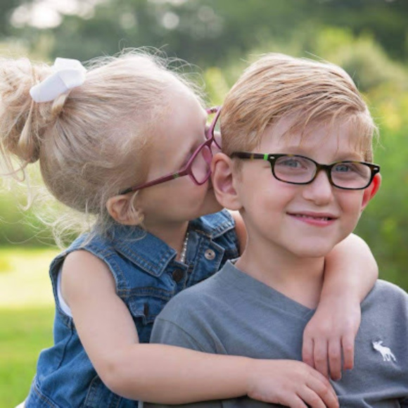 Profile Picture of Samantha Adermann (@sadermann22) on Poshmark