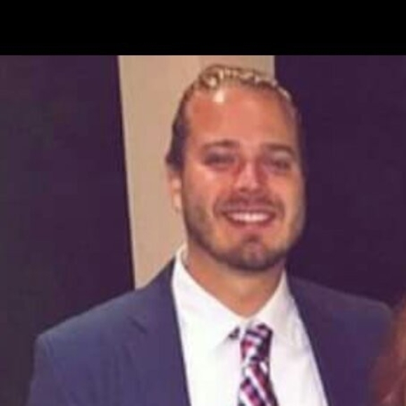 Profile Picture of Daniel May (@dmay0002) on Poshmark