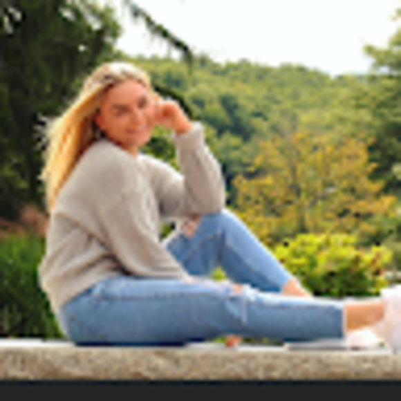 Madeleine Carracino - Poshmark Profile Picture of Madeleine Carracino (@madeleinecarrac) on Poshmark